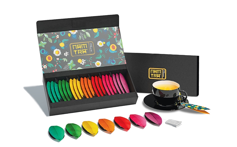 花茶包裝設計,產品共有杏仁，蓮花，雛菊，薄荷葉等花茶種類