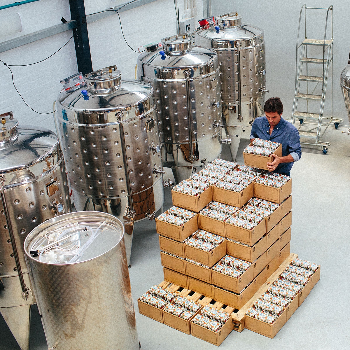 經典海角干燥風格，淡淡的柑橘味白酒包裝設計