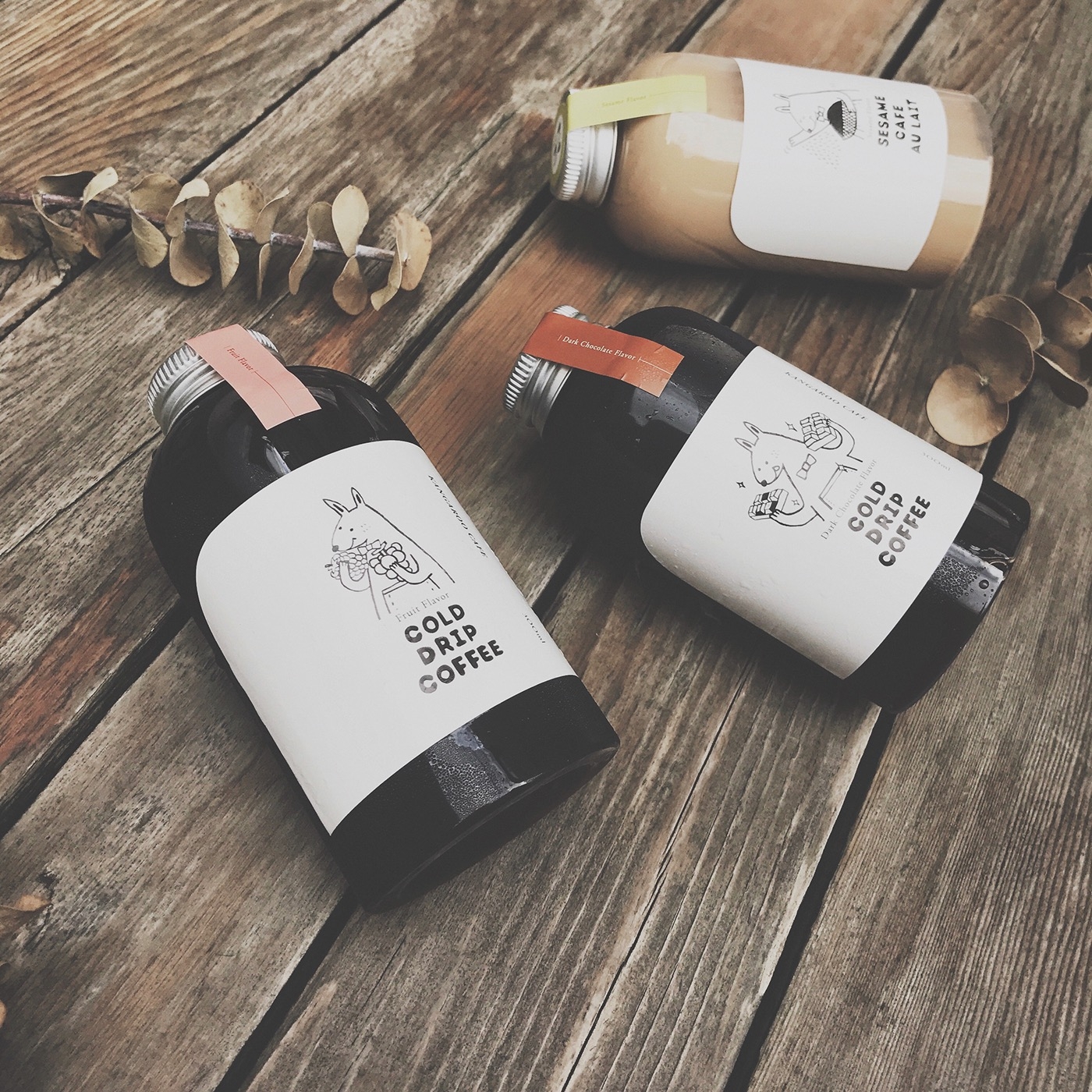 黑巧克力、水果風(fēng)味、芝麻歐蕾三種不同的咖啡包裝設(shè)計