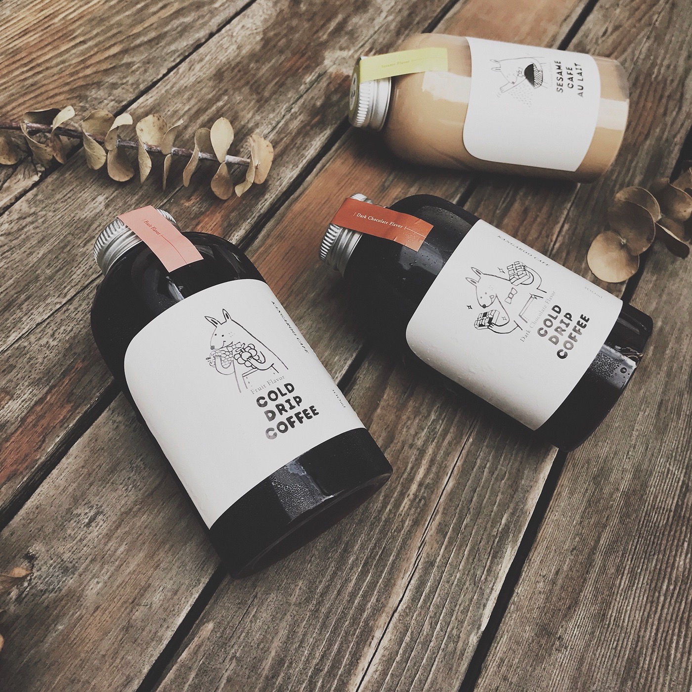 黑巧克力、水果風(fēng)味、芝麻歐蕾三種不同的咖啡包裝設(shè)計